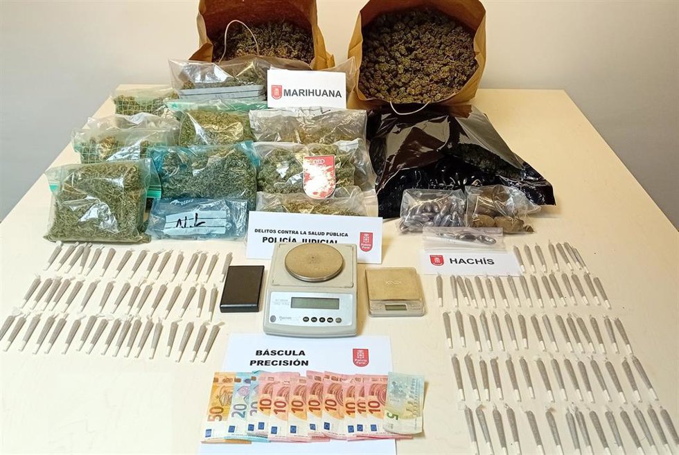 Drogas, efectos y dinero incautados en la operación