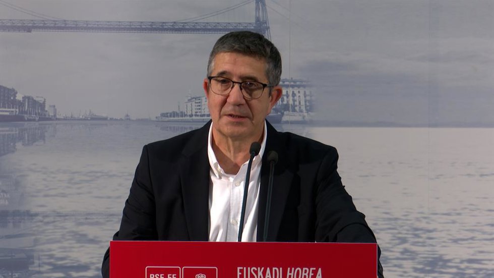 López (PSOE) dice que Feijóo huye de debates para no contrastar "la realidad con