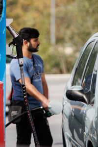 Los carburantes siguen al alza, pero llenar el depósito esta Operación Salida será hasta 25 euros más barato