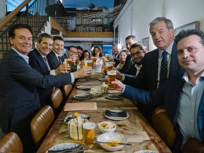 Representantes De Cerveceros De España Con El Ministro De Industria, Comercio Y Turismo, Héctor Gómez,