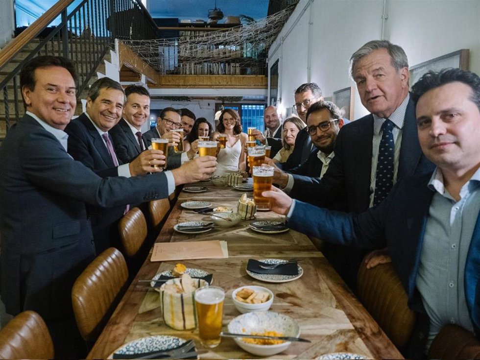 Representantes De Cerveceros De España Con El Ministro De Industria, Comercio Y Turismo, Héctor Gómez,