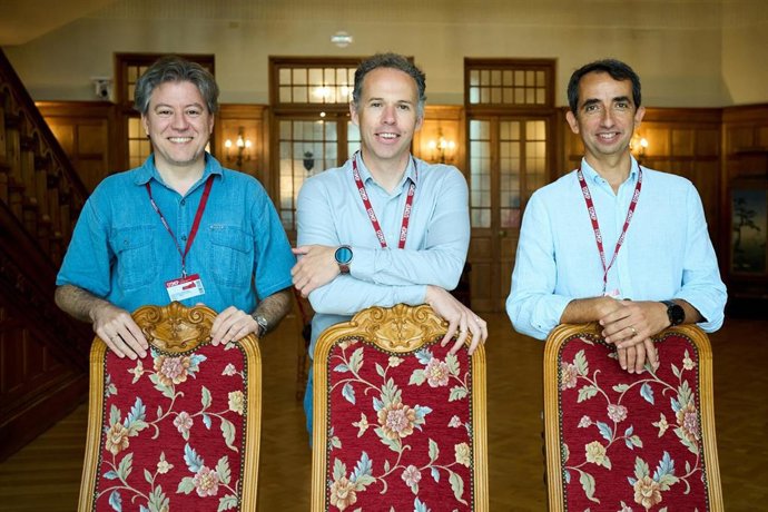 De izquierda a derecha, Miguel Ángel García, Javier Bernácer y Victor Borrell, en la UIMP.