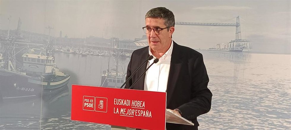 El portavoz del PSOE en el Congreso y cabeza de lista a la Cámara Baja por Bizkaia, Patxi López, en el acto de presnetación de los candidatos socialistas vizcaínos en Bilbao