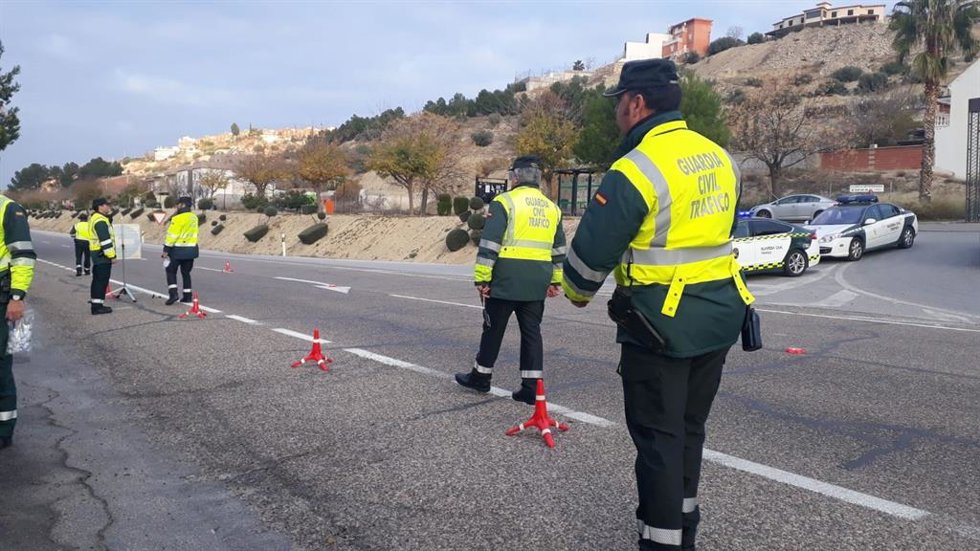 Archivo - Imagen de archivo de un control de la Guardia Civil.
