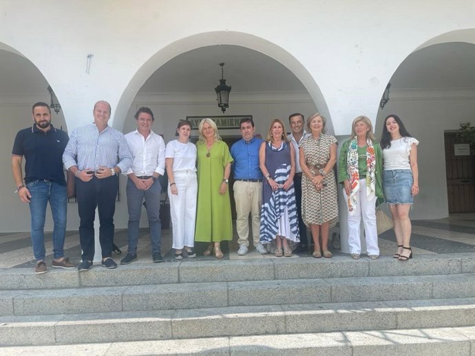 La delegada del Gobierno de la Junta de Andalucía en Cádiz, Mercedes Colombo, visita el Ayuntamiento de El Bosque
