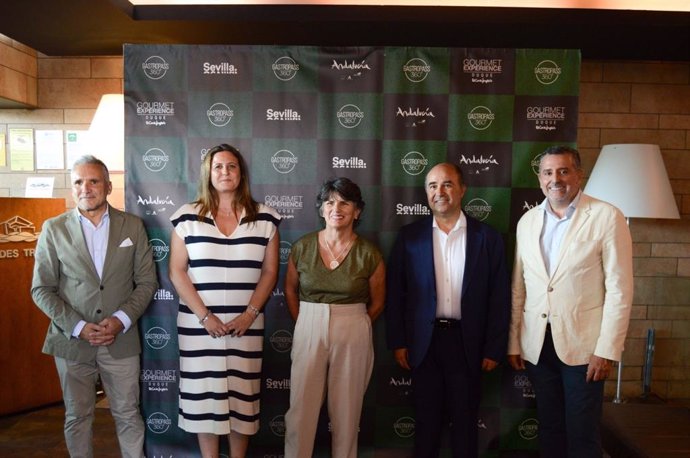 La empresa Gastropass 360 celebra su X Aniversario con un tributo a la música y la gastronomía en Abades Triana.