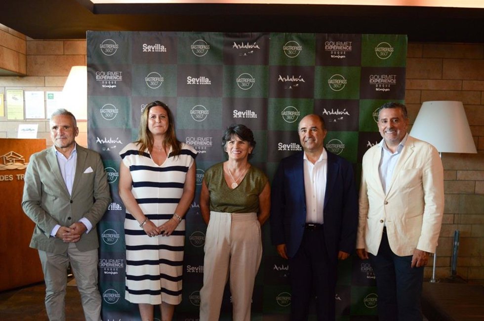 La empresa Gastropass 360 celebra su X Aniversario con un tributo a la música y la gastronomía en Abades Triana.