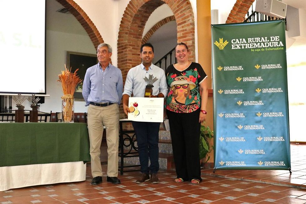 Aquilino Pereira, gerente de Iberqués Extremadura, tras recibir el premio Espiga de Oro