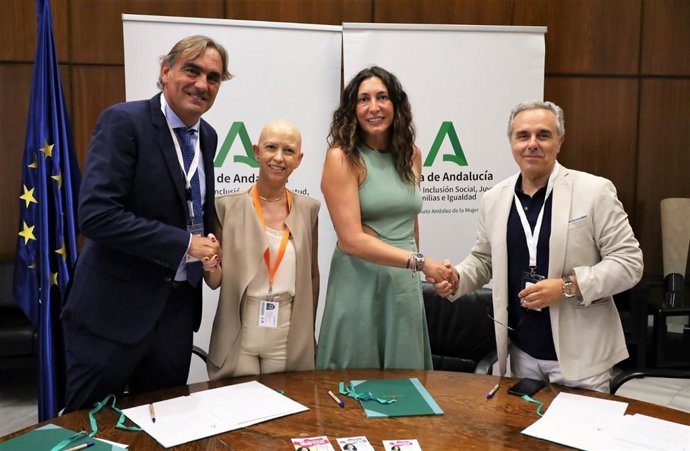 Firma del convenio de colaboración entre Junta, hosteleros y empresarios de ocio nocturno para la prevención de la violencia sexual