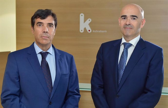 El presidente de Kutxabank, Antón Arriola, y el consejero delegado, Eduardo Ruiz de Gordejuela.