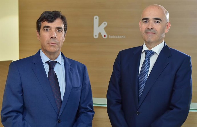El presidente de Kutxabank, Antón Arriola, y el consejero delegado, Eduardo Ruiz de Gordejuela.