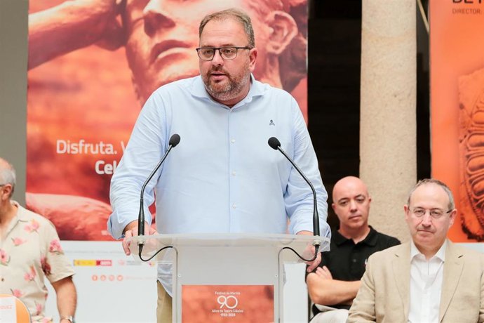 El alcalde de Mérida, en la presentación de las primeras obras del Festival de Mérida.