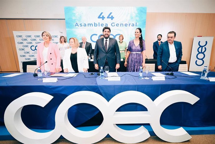 El presidente del Gobierno regional en funciones, Fernando López Miras, en  la clausura de la Asamblea General COEC