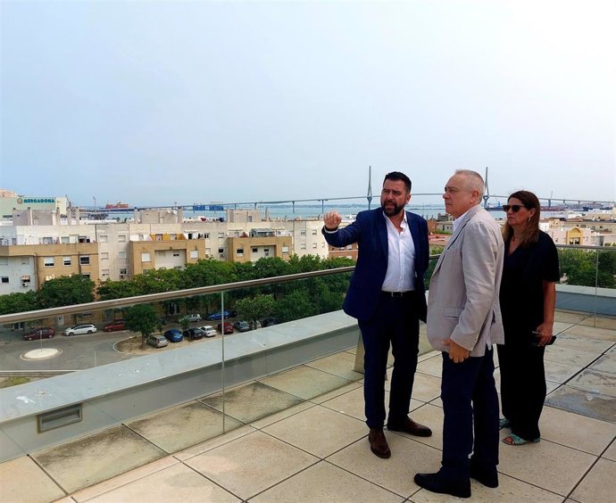 Fran González con el presidente de la Zona Franca de Barcelona.