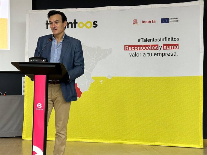 El alcalde de Jaén, José Agustín González,  en la clausura del programa 'Talentos' de Fundación ONCE