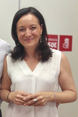 La secretaria general del PSOE de Córdoba, Rafi Crespín, en la sede de su partido.