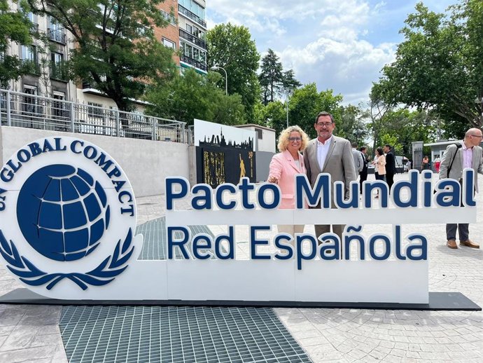 El CEO de Trueworld, Marco Mendoza, y la directora ejecutiva de la Red Española de Pacto Mundial, Cristina Sánchez