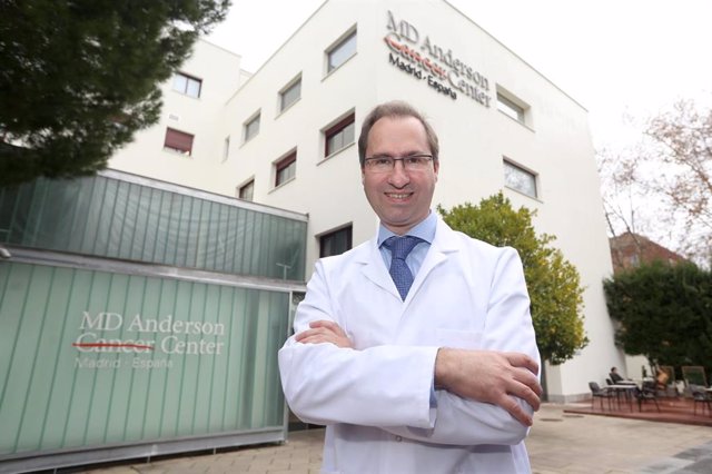 El especialista de Oncología Quirúrgica Digestiva y en cirugía robótica, Óscar Alonso.