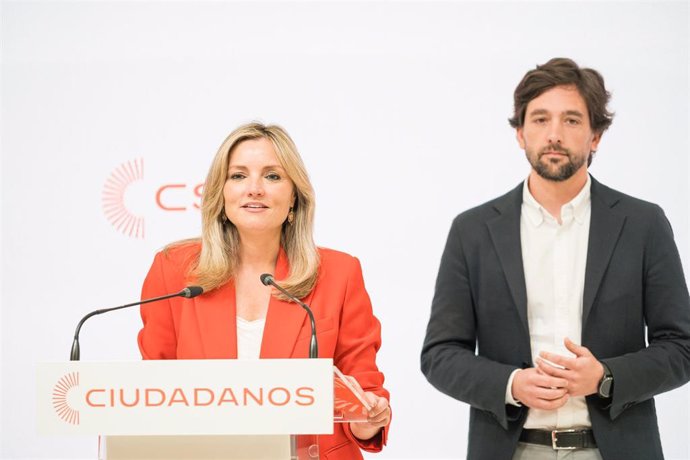 Archivo - La portavoz de Ciudadanos, Patricia Guasp y el secretario general del partido, Adrián Vázquez, durante una rueda de prensa.