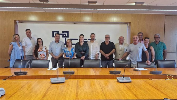 Foto de familia de la Asamblea Extraordinaria Electoral de la Federación Provincial de Comercio de Granada 