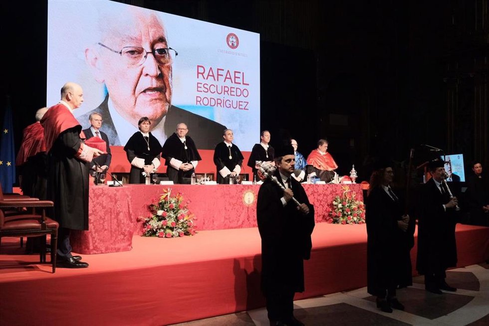 El expresidente de la Junta de Andalucía Rafael Escuredo es distinguido como doctor Honoris Causa por la Universidad de Sevilla. (Foto de archivo).