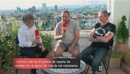 El director de Canal 33 TV, el exconcejal presidente de los distritos de Latina y Hortaleza de Madrid, Alberto Serrano, y el chef Chema de Isidro, en una entrevista en las Terraza de Avenida de América en Canal 33.