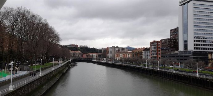 Archivo - Cielos nublados en Euskadi (Bilbao).