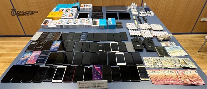 Material robado localizado en el domicilio del detenido.