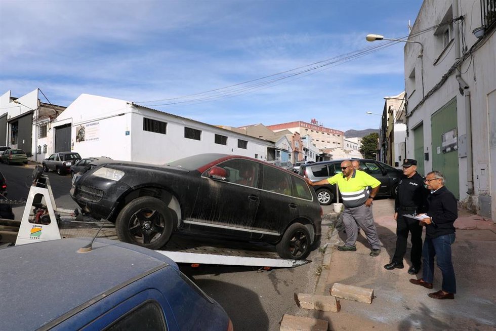 Archivo - Málaga.- Marbella emprende una campaña para retirar 170 vehículos abandonados de la vía pública 