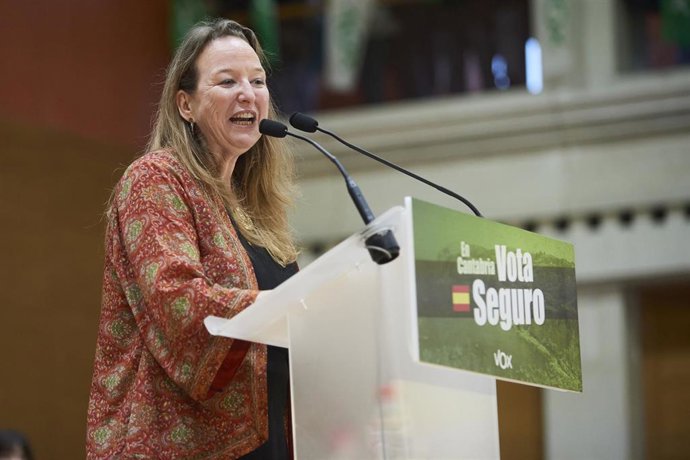 Archivo - La candidata de VOX a la presidencia de Cantabria, Leticia Díaz, en un acto de Vox.