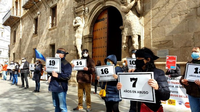 Concentración de interinos ante la sede del TSJA en 2021.