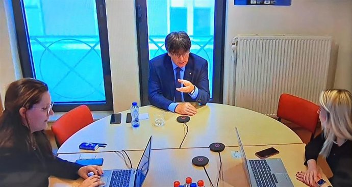 El expresidente del Govern Carles Puigdemont comparece por videconferencia en el jucio en la Audiencia de Barcelona al exconseller Miquel Buch y al mosso Lluís Escol por presuntamente darle escolta en Bélgica tras en el 155.