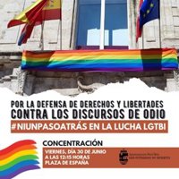 Vox pide por carta a Javier Corpa retirar la bandera LGTBI del Consistorio y éste rechaza sus "discursos de odio"