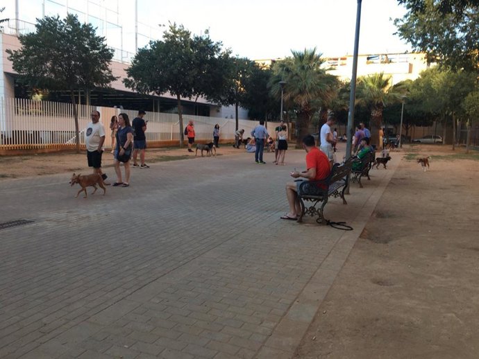 Recinto canino en el parque de la Rosaleda, en Sevilla.
