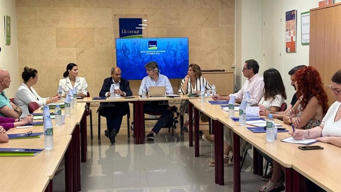 Imagen de la reunión mantenida por representantes del PP con UCOMUR