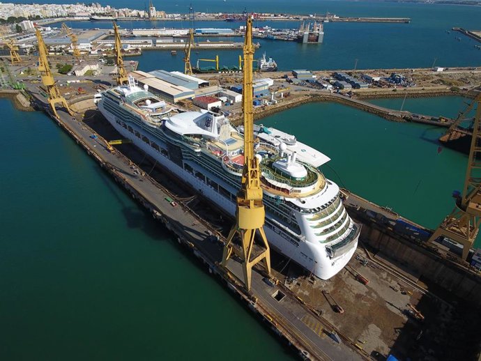 Archivo - El crucero 'Jewel of the Seas' en los astilleros de Navantia Cádiz. 