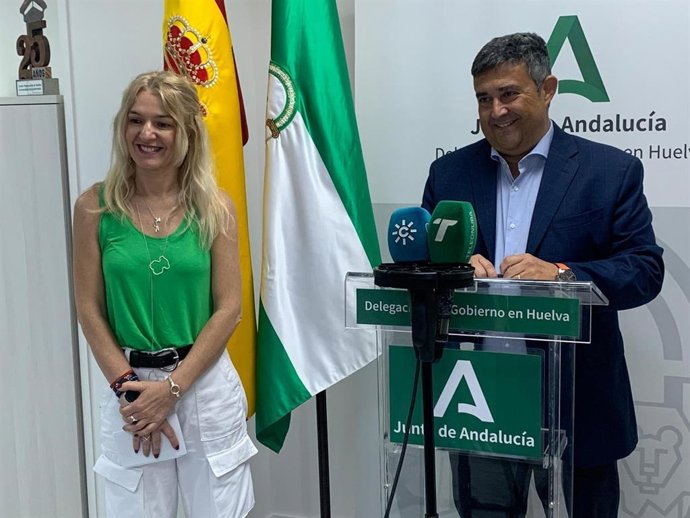 El delegado de Fomento, Articulación del Territorio y Vivienda, José Manuel Correa, en la presentación del programa estival de trasnporte al litoral.