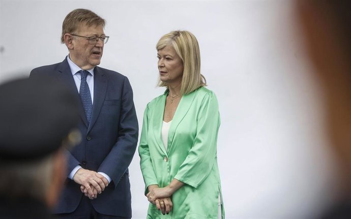 Archivo - El presidente de la Generalitat Valenciana en funciones, Ximo Puig, y la consellera en funciones de Justicia, Interior y Administración Pública, Gabriela Bravo, 