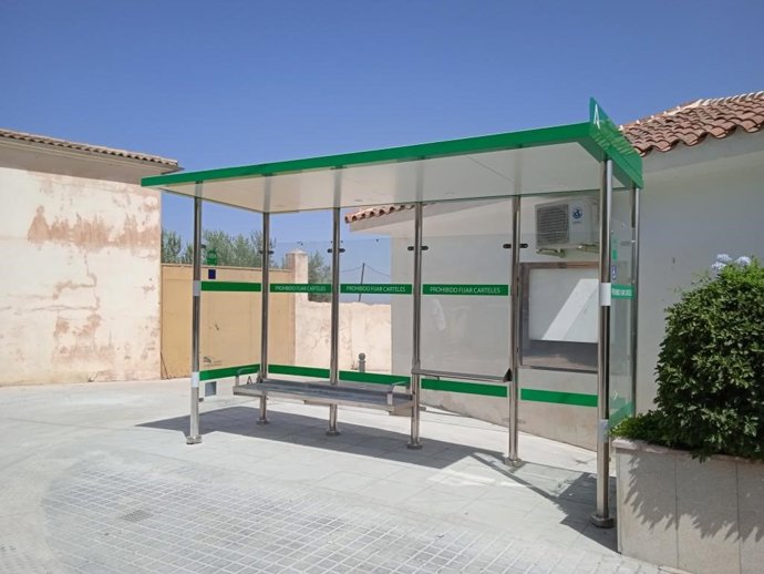 Archivo - Marquesina de una parada de bus.
