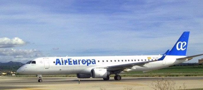 Archivo - Avión de Air Europa Express