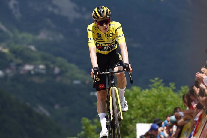 11 June 2023, France, La Bastille: Danish cyclist Jonas Vingegaard  crosses the finish line of  the 75th edition of the Criterium du Dauphine cycling race, 153 km from Le Pont-de-Claix to La Bastille. Photo: Anne-Christine Poujoulat/AFP/dpa