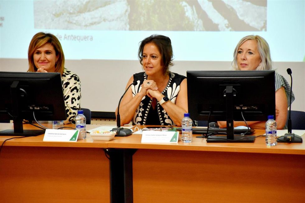 La consejera de Salud y Consumo, Catalina García, informa sobre el Programa de Prevención de la Conducta Suicida 2023-2026 a los directores de las Unidades de Gestión Clínica en la Reunión Salud Mental Andalucía