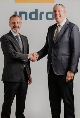 Archivo - De izquierda a derecha: el presidente de Indra, Marc Murtra, y el nuevo consejero delegado de Indra, José Vicente de los Mozos.