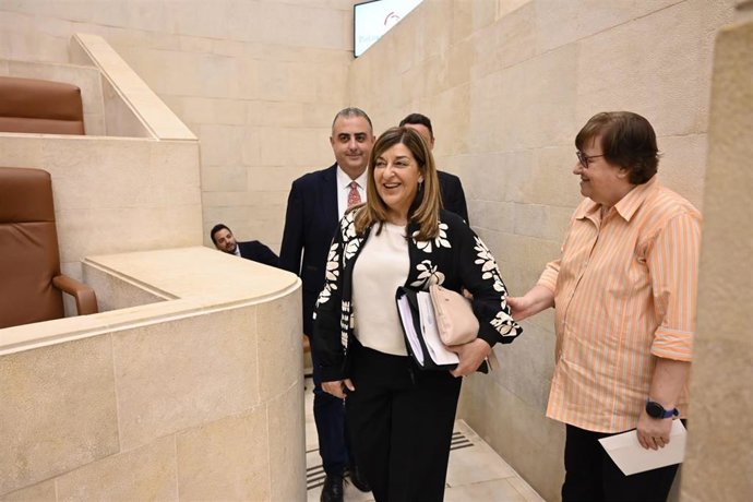 La líder del PP, María José Sáenz de Buruaga, a su llegada al Parlamento en la segunda sesión del debate para su investidura como presidenta