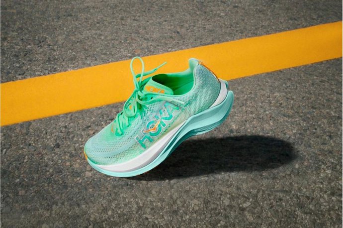 Hoka lanza las Mach X, diseñadas para entrenar más rápido y el día de la carrera.