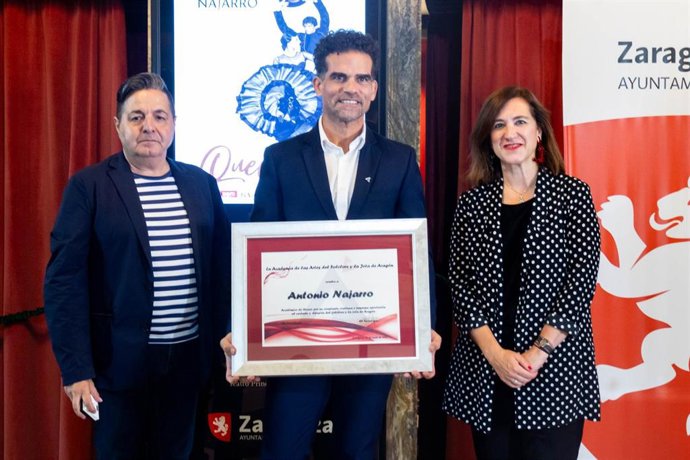 El Teatro Principal acoge el acto de nombramiento del bailarín y coreógrafo Antonio Najarro como nuevo Académico de Honor, que le concede la Academia de las Artes de Folclore y la Jota de Aragón.