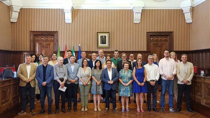 Imagen de grupo de la Corporación provincial del mandato que ahora acaba