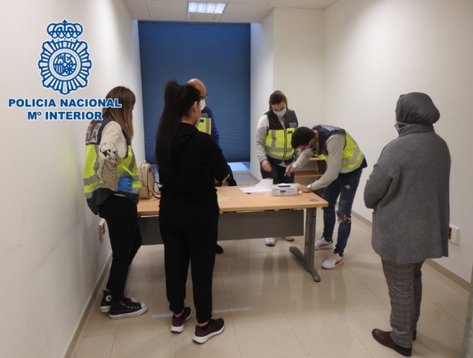 Toma de declaración en Melilla a detenidos por 35 falsos matrimonios para lograr documentación en España