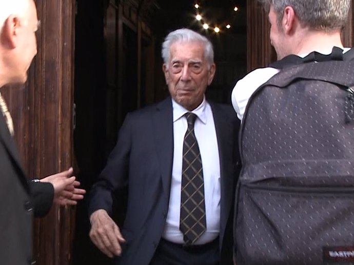 MARIO VARGAS LLOSA GUARDA SILENCIO CUANDO LE PREGUNTAMOS POR TAMARA FALCÓ Y SU BODA CON ÍÑIGO ONIEVA