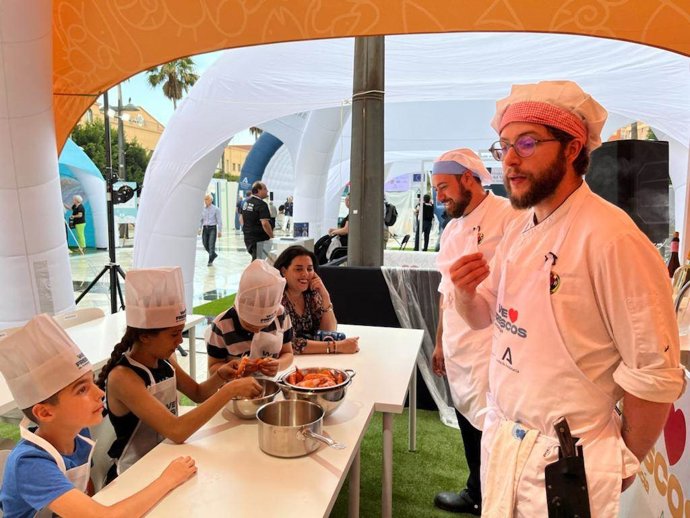 Cádiz será este sábado la última parada del evento promocional de la pesca y la acuicultura 'We Love Frescos' 